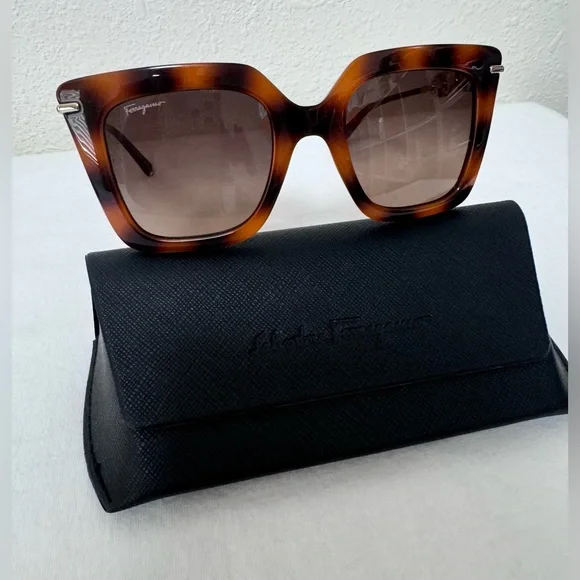 Women’s Salvatore Ferragamo SF1041S Sunglasses